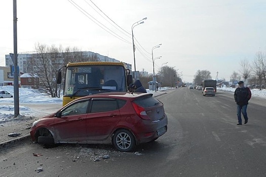 Тюменская школьница сломала челюсть в ДТП с автобусом