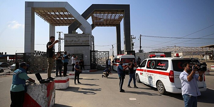 Эвакуированных из сектора Газа россиян из Каира вывезут три спецборта МЧС