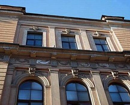 Прорыв трубы с кипятком в центре Петербурга повредил помещения БЦ