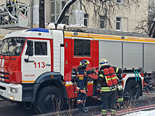 До 6 человек выпрыгнули из горящего хостела на севере Москвы