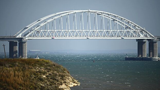 На подъезде к Крымскому мосту авто стоят в пробках по семь часов