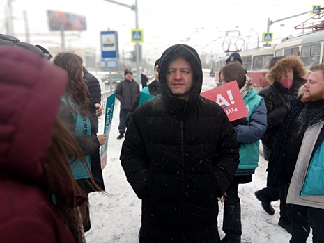 Кандидат в президенты полчаса ждал трамвай в Екатеринбурге: «Просто неприлично»