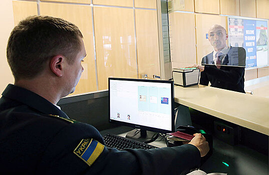 Украина намерена ввести электронные визы для россиян
