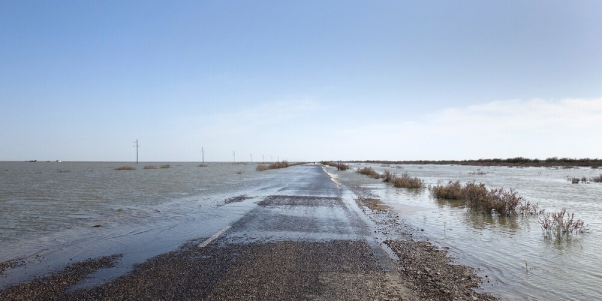 Паводок в Казахстане: от «большой земли» отрезаны почти 70 населенных пунктов
