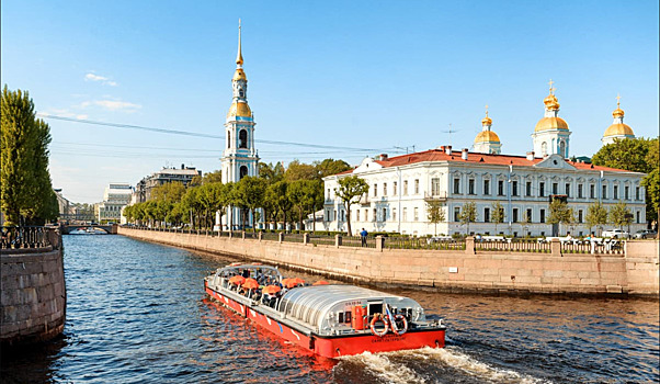 Летом спрос на водные экскурсии в Петербурге вырос более, чем на 50%
