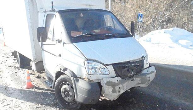 В Кирово-Чепецком районе «Газель» врезалась в автобус: после столкновения автобус наехал на пешехода