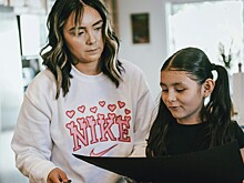 Эксперт объяснил, как правильно помогать ребенку с домашним заданием