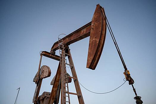 В России допустили подорожание нефти из-за ударов по Ирану