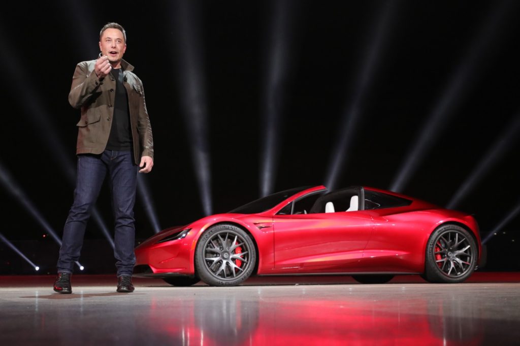 Компания Tesla бесплатно раздает автопилот