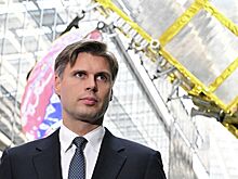 Баканов осмотрел экспозицию Роскосмоса в Дубае