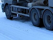 В ночное время КамАЗ сбил насмерть девушку на трассе в Омской области