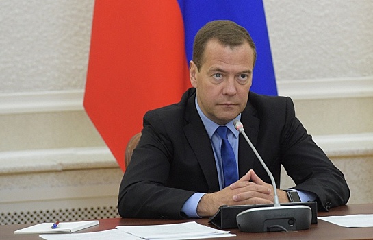 Медведев назвал ставки по ипотеке "большой проблемой"