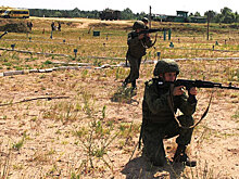 В Хабаровске военнослужащие 12-го ГУМО России выполнили стрельбы из автоматов АК-74М