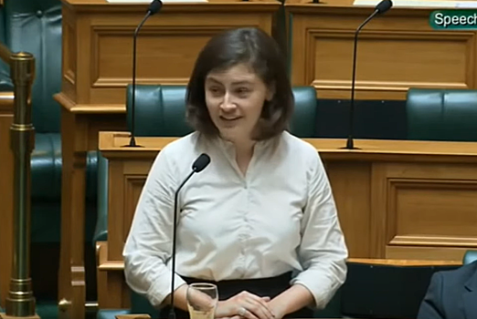 Член парламента из Новой Зеландии заткнула рот старшему оппоненту фразой «Окей, бумер»