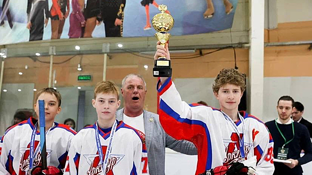 Юные хоккеисты Ямала взяли серебро на Всероссийских соревнованиях «Золотая шайба». ВИДЕО