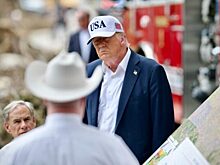 Для работника Ford, которому Трамп показал средний палец, собрали $800 тыс.