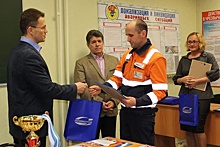 Сотрудники аварийной газовой службы Екатеринбурга принимают поздравления