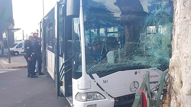 Автобус под Парижем сбил два десятка пешеходов