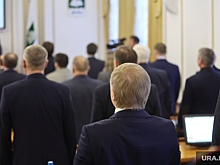 Курганским депутатам пришлось петь гимн России без музыки