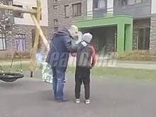 Мужчина избил ребенка на детской площадке в Москве
