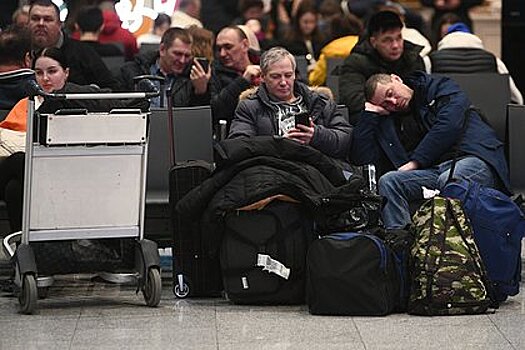 В аэропортах Москвы вновь массовая отмена и задержка рейсов