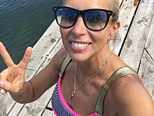 Ягодка опять: 55-летняя Алена Свиридова показала фигуру в бикини