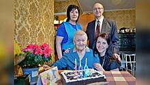 Лучший подарок — любимые сладости: 100-летний юбилей отметила ветеран ВОВ Лидия Чистякова
