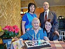 Лучший подарок — любимые сладости: 100-летний юбилей отметила ветеран ВОВ Лидия Чистякова