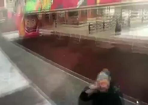 Заплатит 30 тысяч: в Благовещенске 11-летний мальчик «расправился» с камерой видеонаблюдения