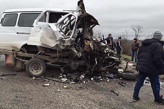 В результате ДТП с автобусом в Дагестане пострадали 14 человек
