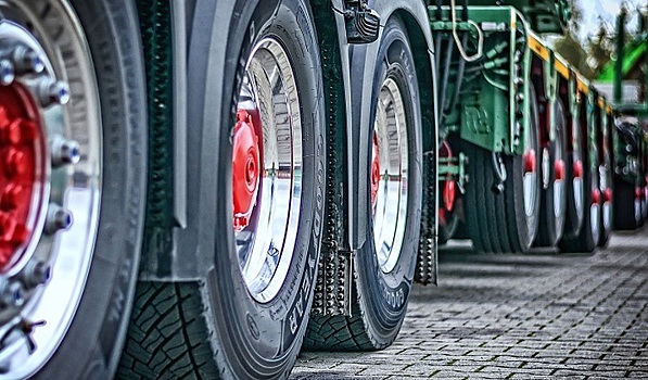 Дальнобойщик за сутки «накатал» на 24 штрафа