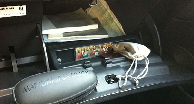 Назван ТОП-7 вещей, которые должны быть в бардачке у каждого автолюбителя