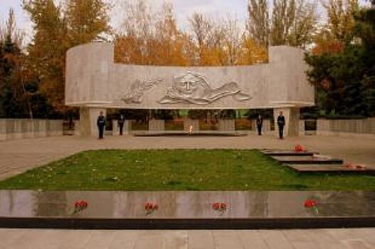 На ремонт мемориала на площади Карла Маркса в Ростове выделено 12,8 млн руб
