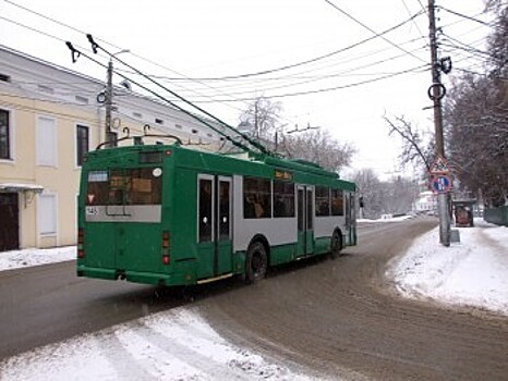 В Калуге пенсионерку уронили в троллейбусе