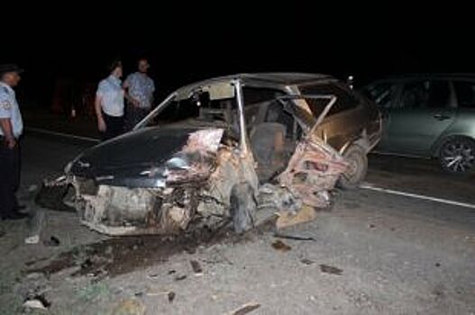 В Новоорском районе «восьмерка» врезалась в «КамАЗ»