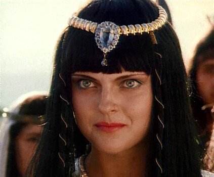 Куда исчезла загадочная Акатава из фильма “Сердца трех”?