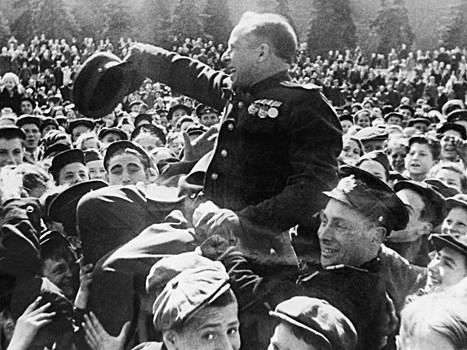 Леонид Млечин: Мы хотим знать только про победу, но не о трагедиях