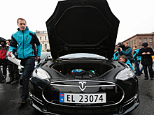 Tesla отзывает более 120 тысяч электромобилей