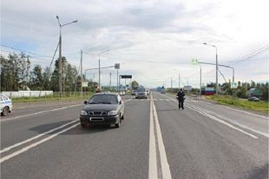 Под Вологдой «Заз» столкнулся с минивэном и сбил пенсионерку