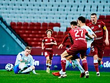 Лапочкин о падении Калинина в штрафной «Рубина»: «Игрок «Факела» первым сыграл в мяч, и Кабутов врезался в него. Это пенальти, по моему мнению»