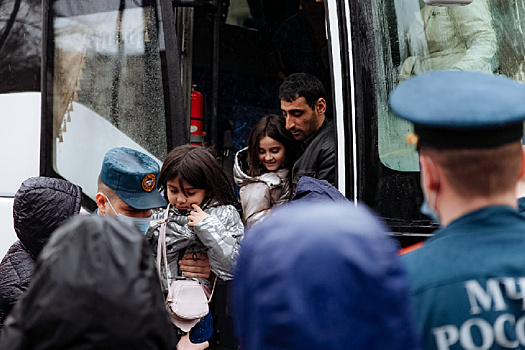 В Благовещенск прибыли 30 беженцев с Украины и из ДНР, среди них семья с 7 детьми