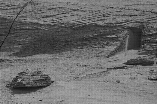 Астрономы раскрыли тайну найденной на Марсе "двери"