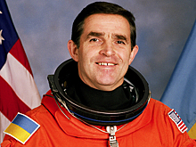 Семье единственного космонавта Украины угрожают расправой из-за квартиры