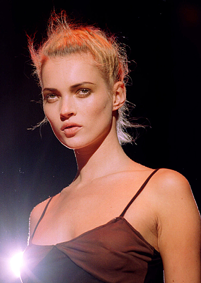 Лила пошла по стопам мамы и недавно стала лицом Marc Jacobs Beauty. Для дочери у Мосс есть только один профессиональный совет: ценить собственную индивидуальность.