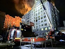 В Новосибирске горит многоэтажка
