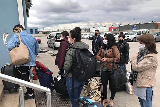 Больше 80 украинцев плывут домой из Турции на пароме