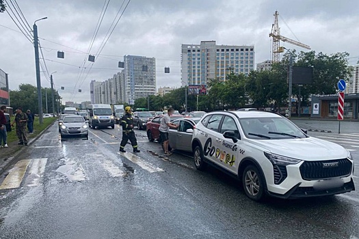 В Челябинске произошла авария с участием восьми автомобилей
