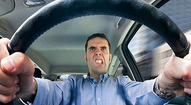 Дыры в дорогах разрушают здоровье водителей