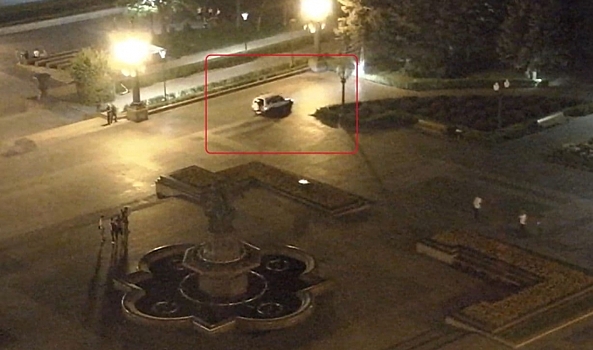 В Волгограде задержали лихача, съехавшего на пикапе с лестницы Центральной набережной
