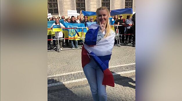 В Германии провели обыски у девушки, станцевавшей «Калинку» перед проукраинскими активистами